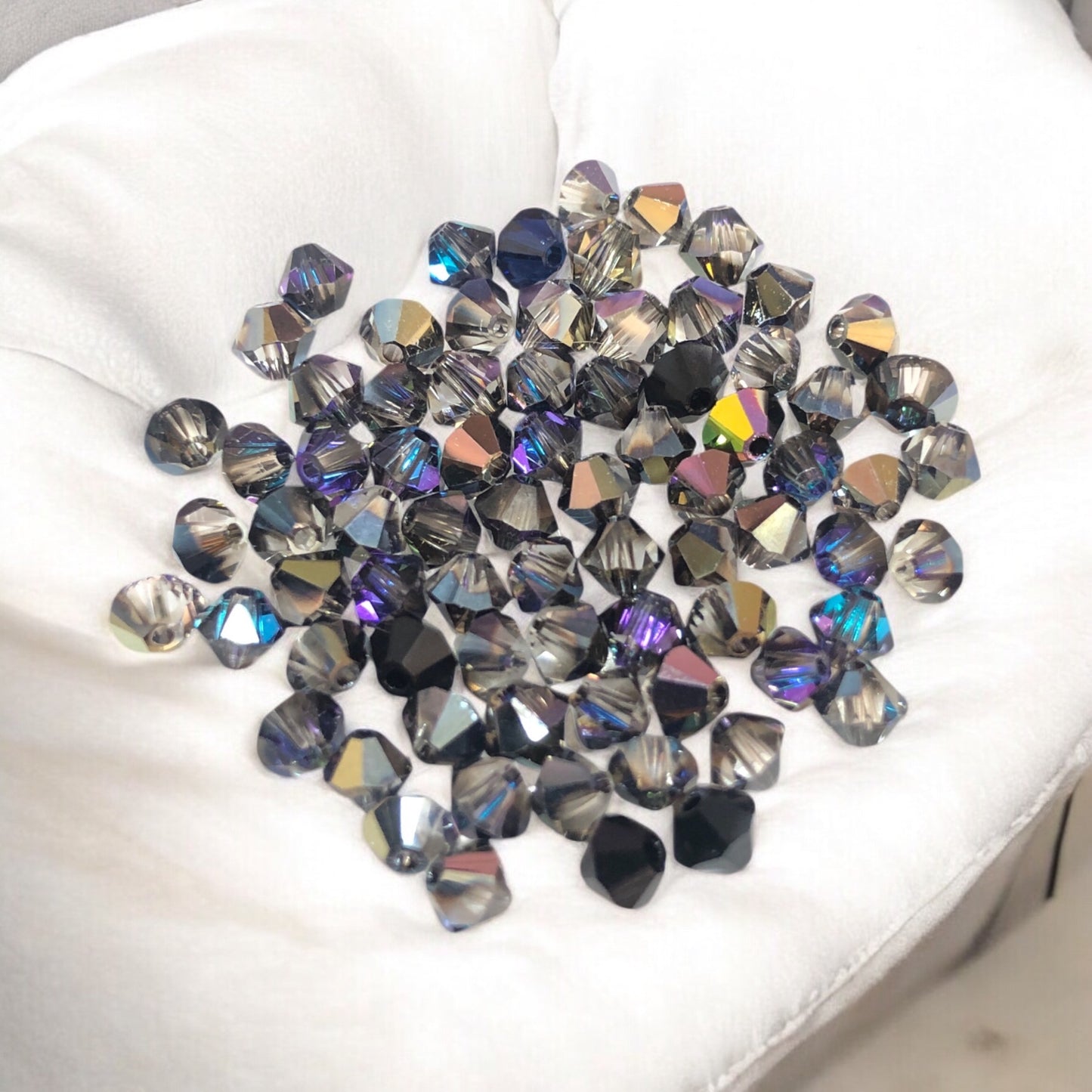 Swarovski 4mm Piramit (Bicone ) Şeffaf Parlak Duman Rengi ( Vitrail medium) - 016