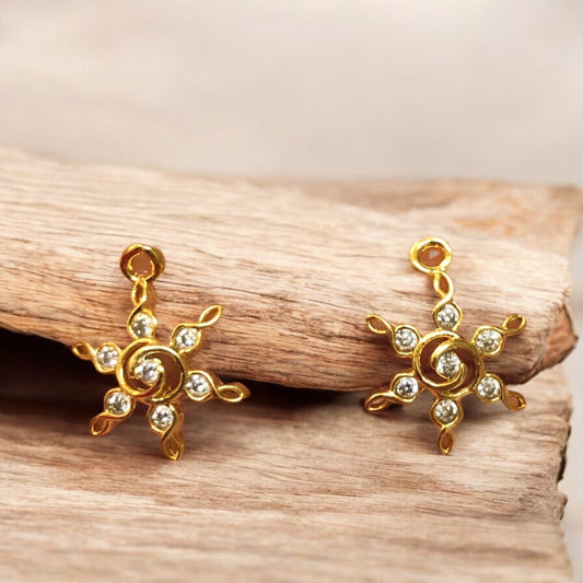 Gold Plated Enamel Strawberry Shaking Attachment - Neon Green