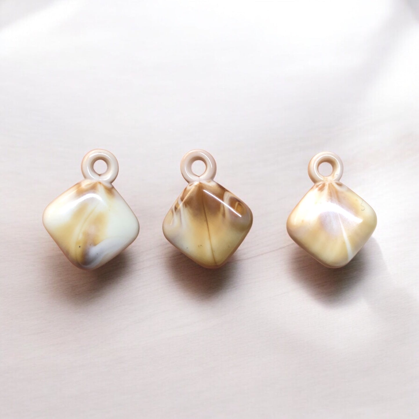 Akrilik Sallantı Baklava Model- 19mm