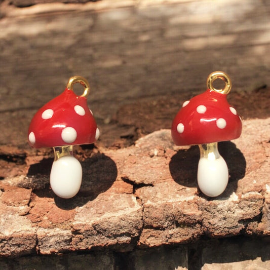 Gold Plated Enamel Strawberry Shaking Attachment - Neon Green