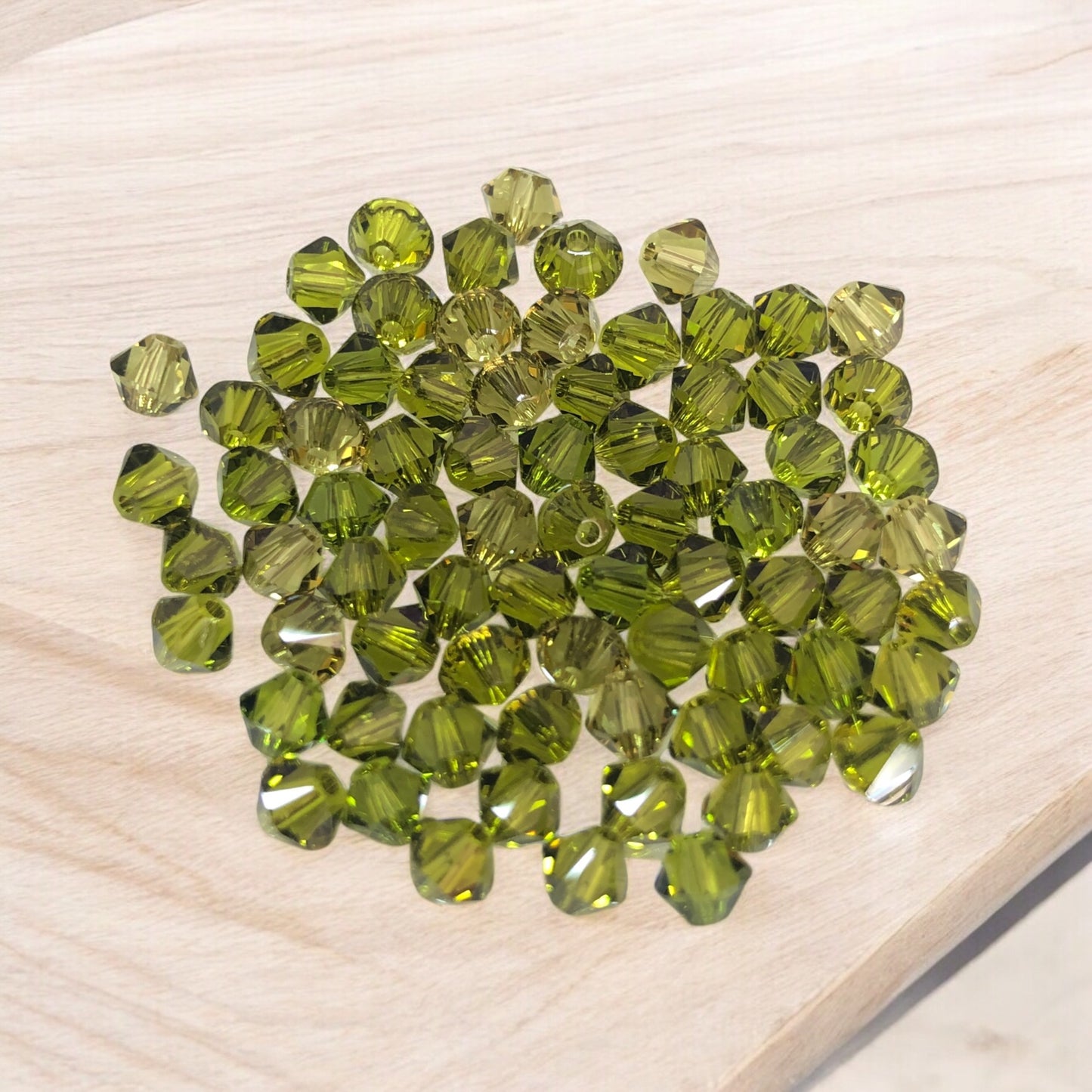 Swarovski 4mm Piramit (Bicone ) Şeffaf Koyu Yağ Yeşili - 008