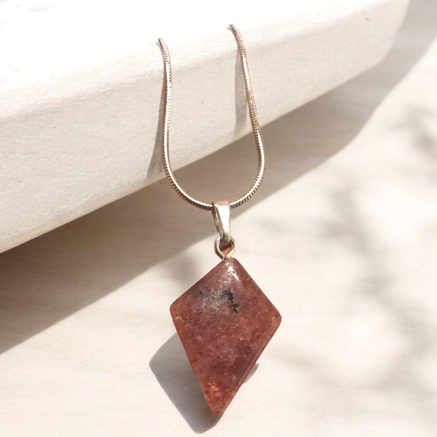 Doğal Taş Ok Ucu Model Kolye Ucu - Cherry Kuvars (Çilek Kuvars)