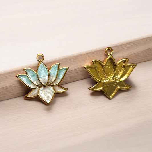 Gold Plated Enamel Strawberry Shaking Attachment - Neon Green