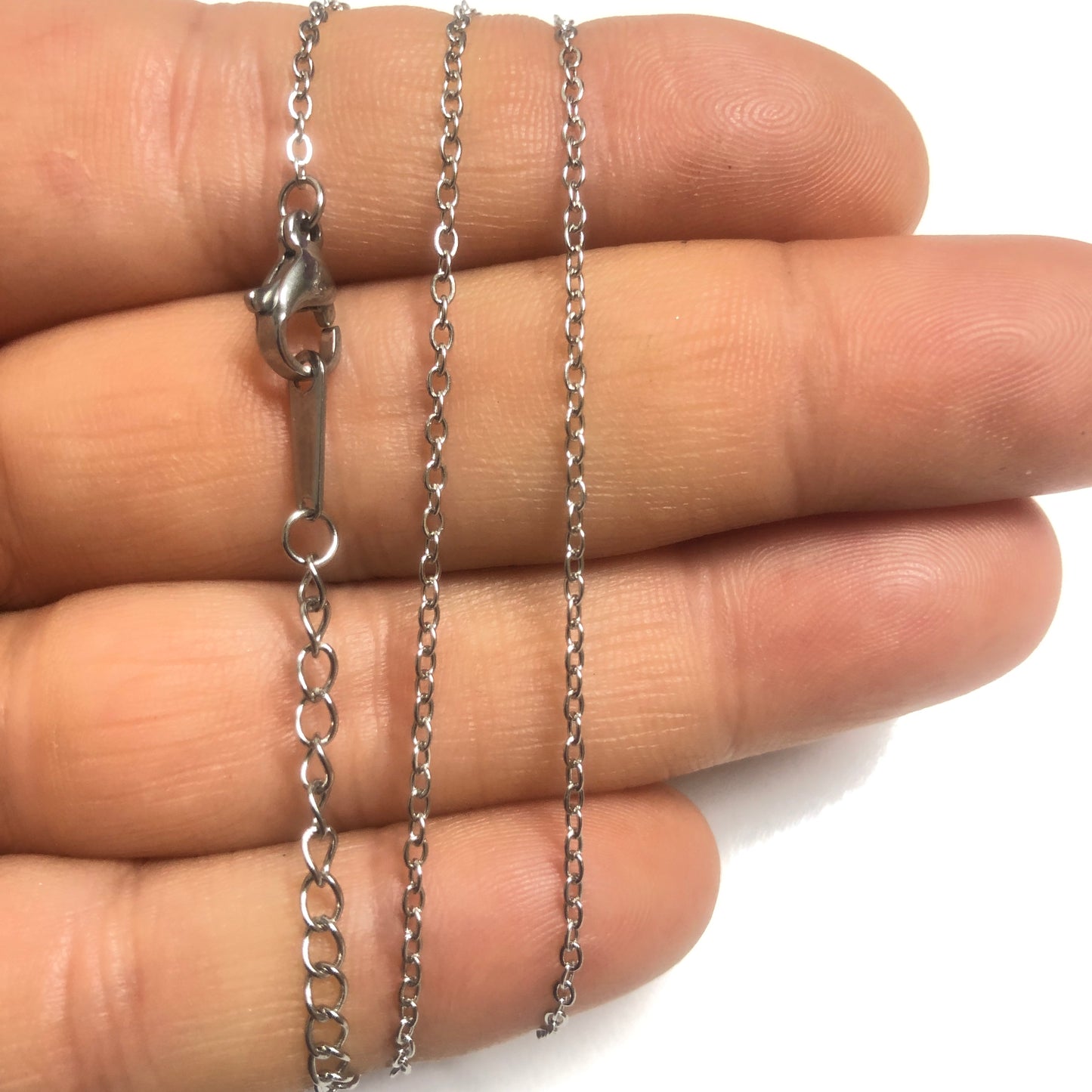 Fertige Halskette mit vergoldetem Schmuck