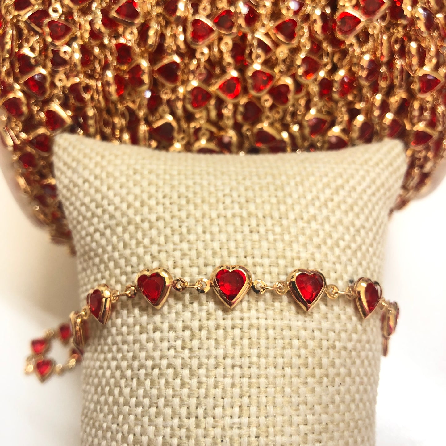 Altın Kaplama Kalp Taşlı Zincir Yan Delikli - Kırmızı