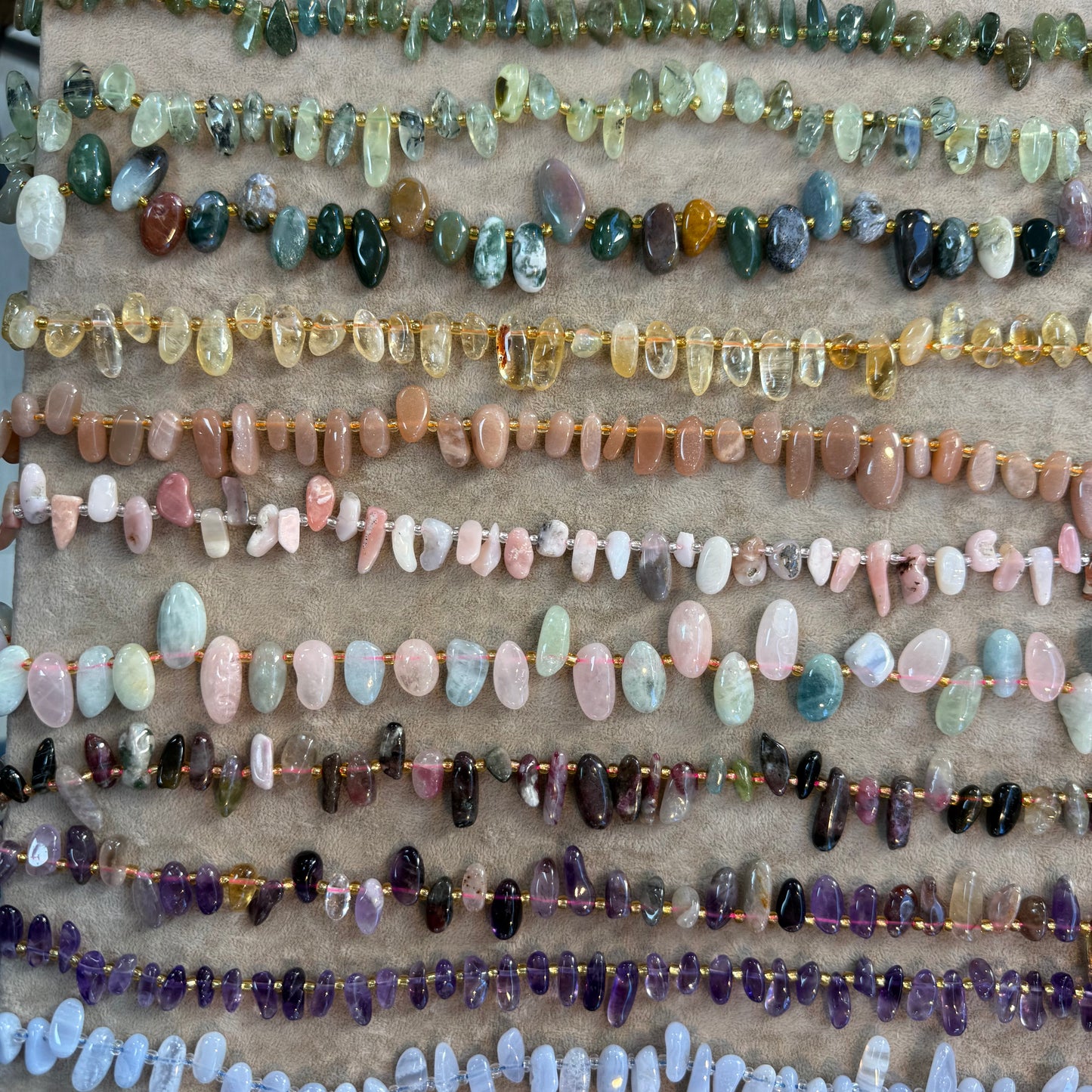 Düzensiz Damla Formlu A Kalite Doğal Pembe Opal – 40cm