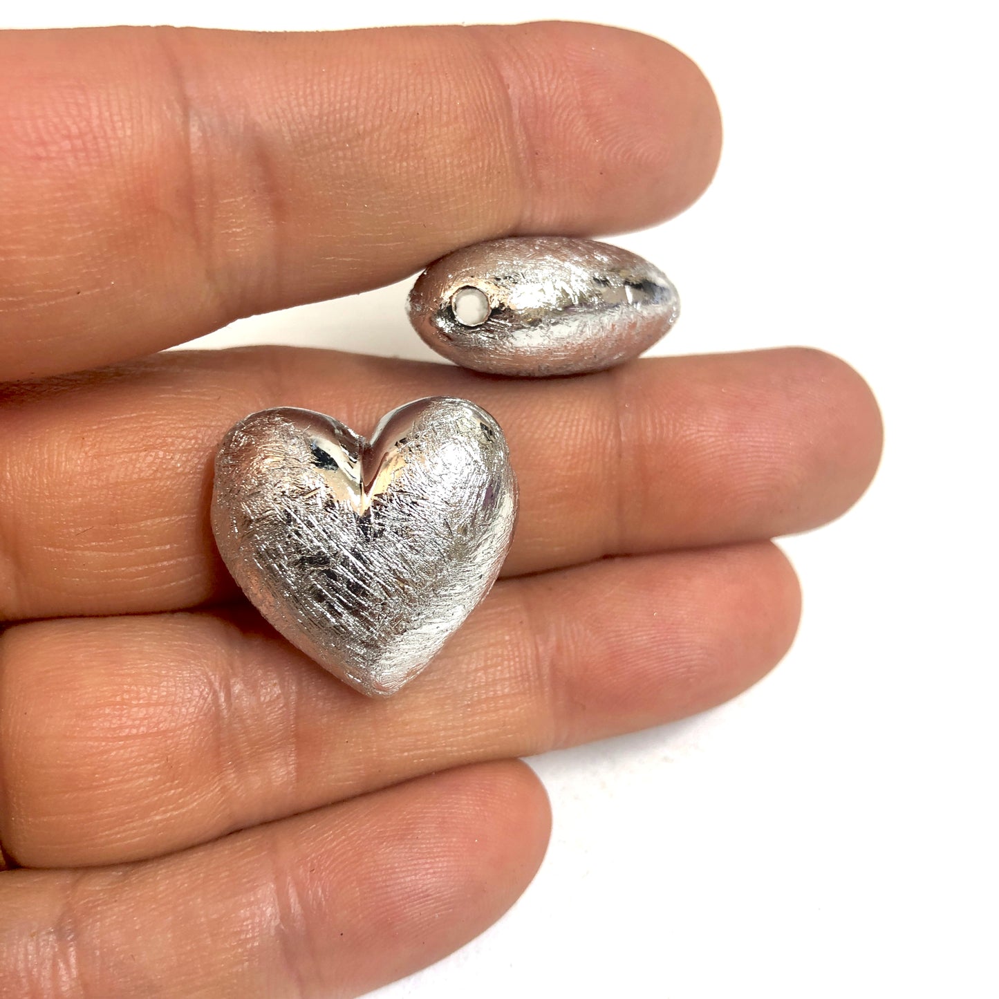 Rodyum Kaplama 22mm Çatlatma Desenli Tombul Kalp