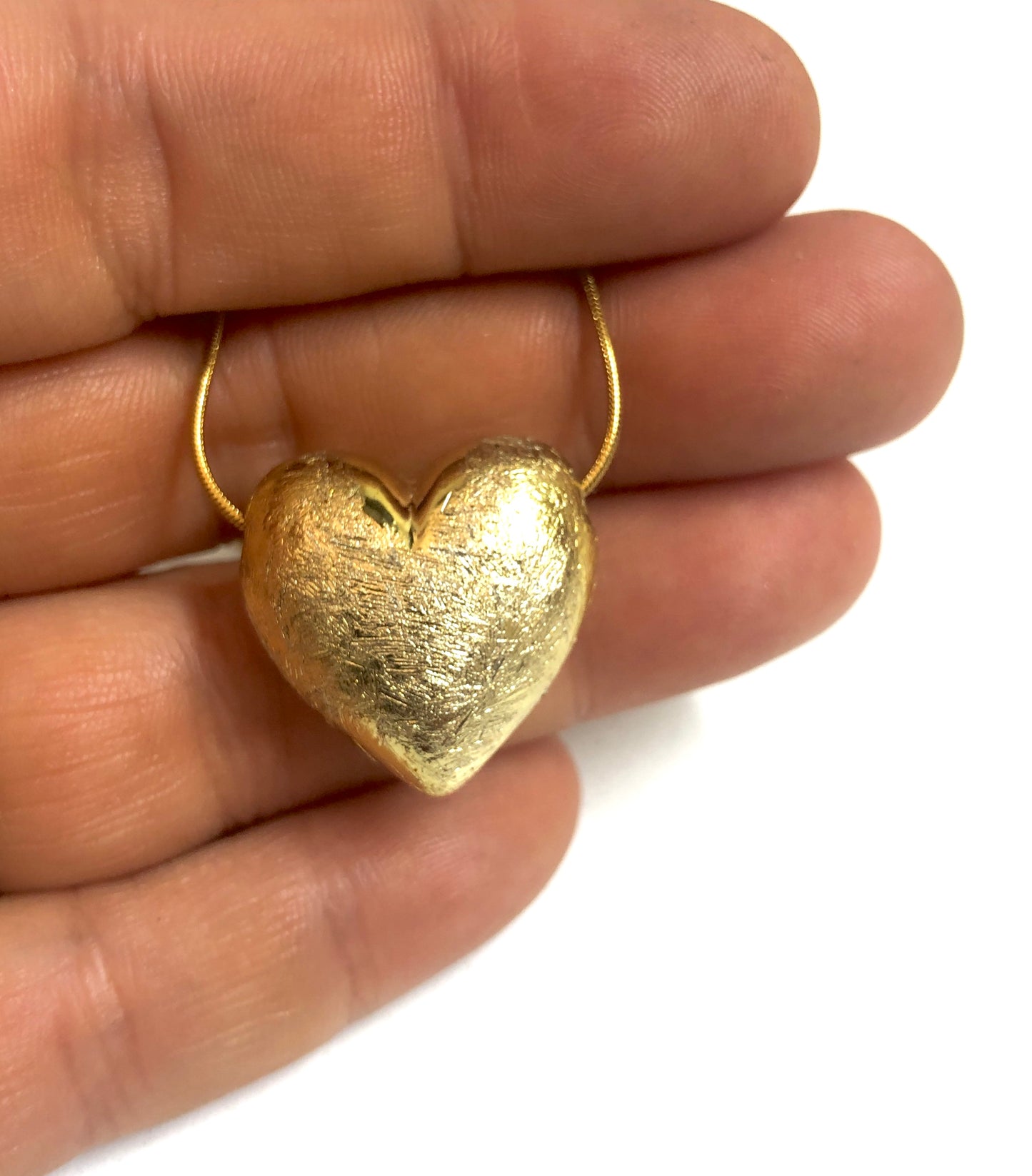 Altın Kaplama 22mm Çatlatma Desenli Tombul Kalp