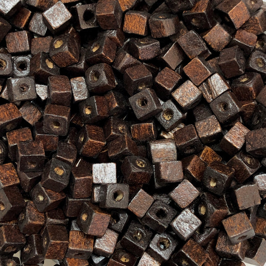 5x5mm Küp Ahşap Boncuk 15 - Kahverengi