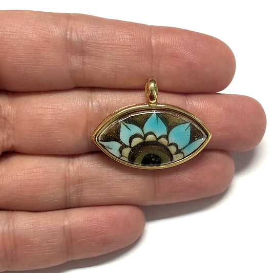 Büyük Altın Kaplama Çerçeveli El Boyaması Seramik Göz Kolye Ucu-115