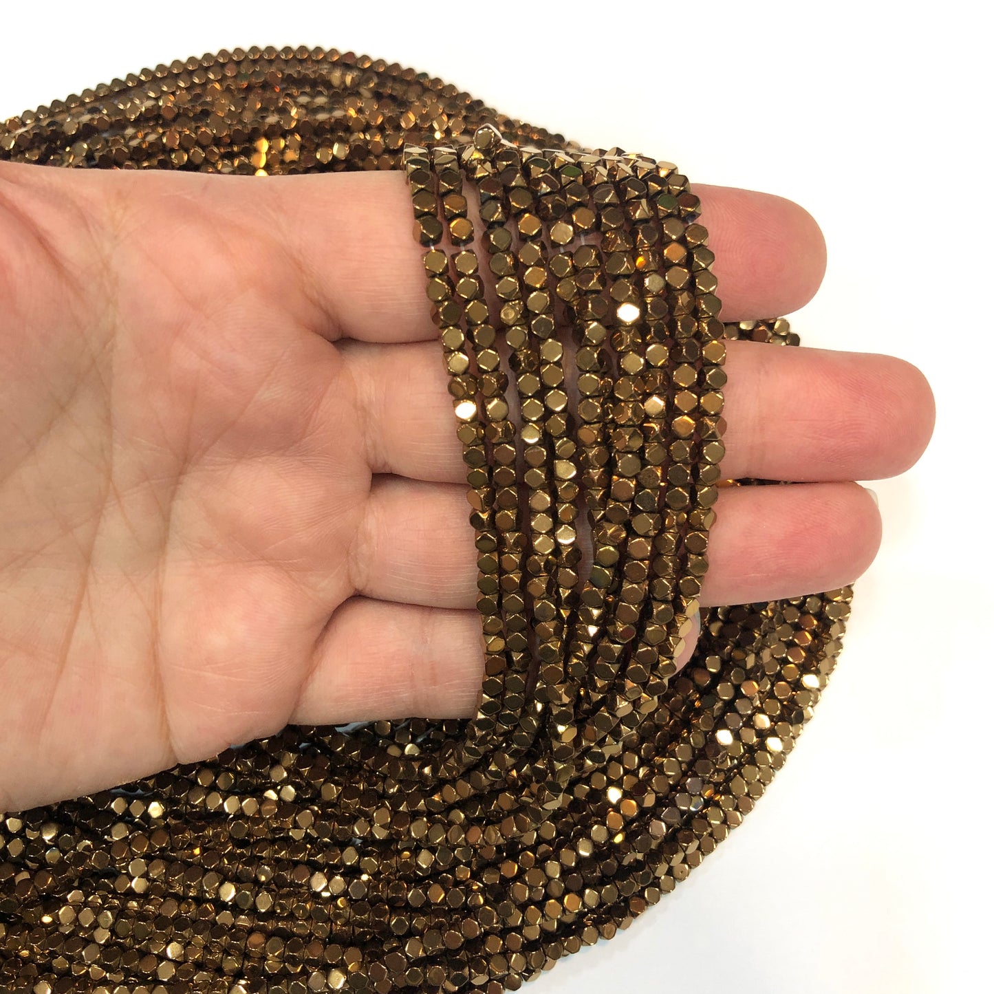 3mm Traşlı Küp Hematit - Bakır