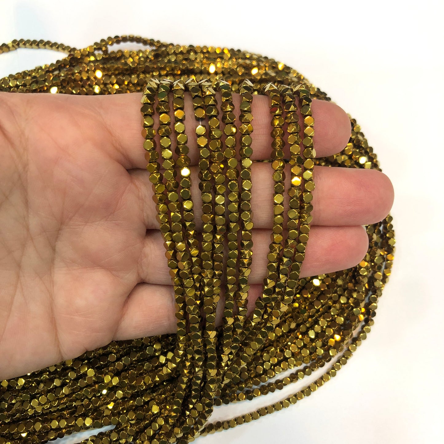 3mm Traşlı Küp Hematit - Altın