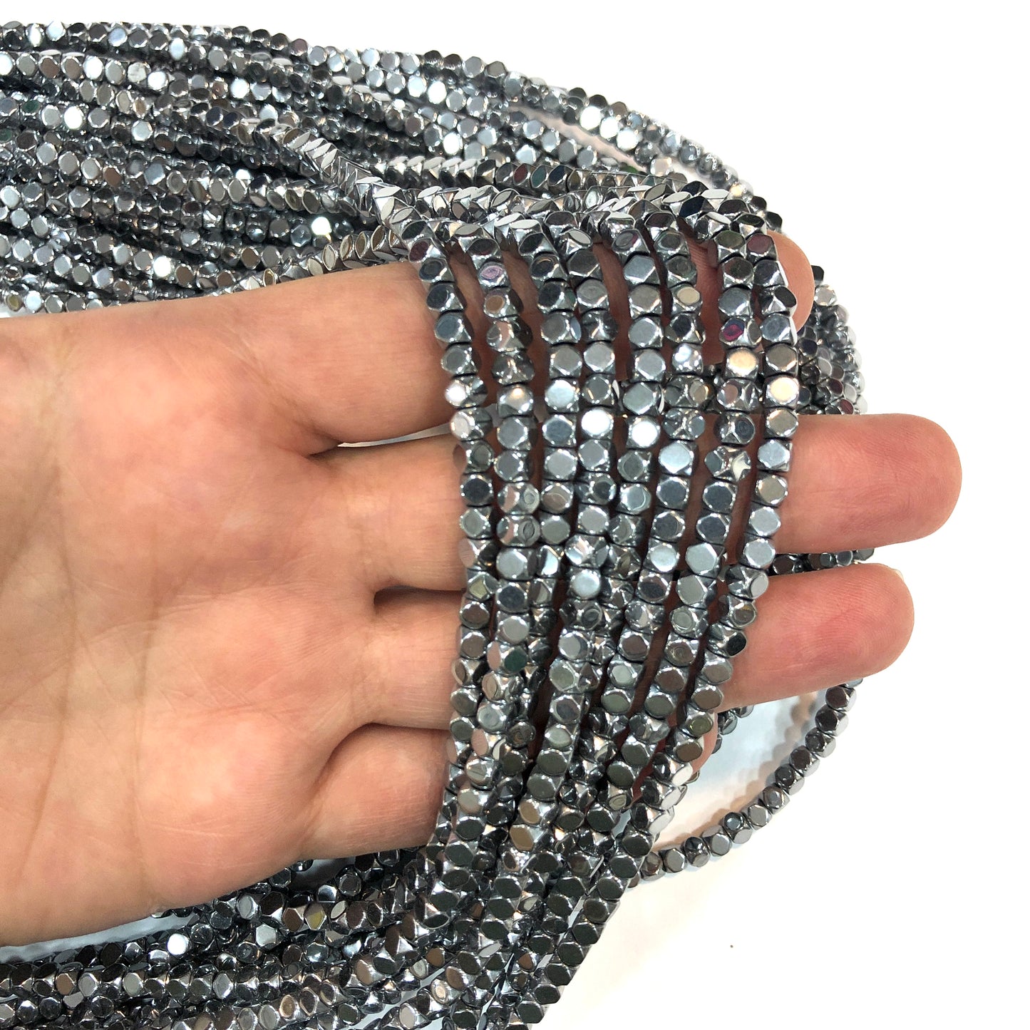 4mm Traşlı Küp Hematit - Gümüş