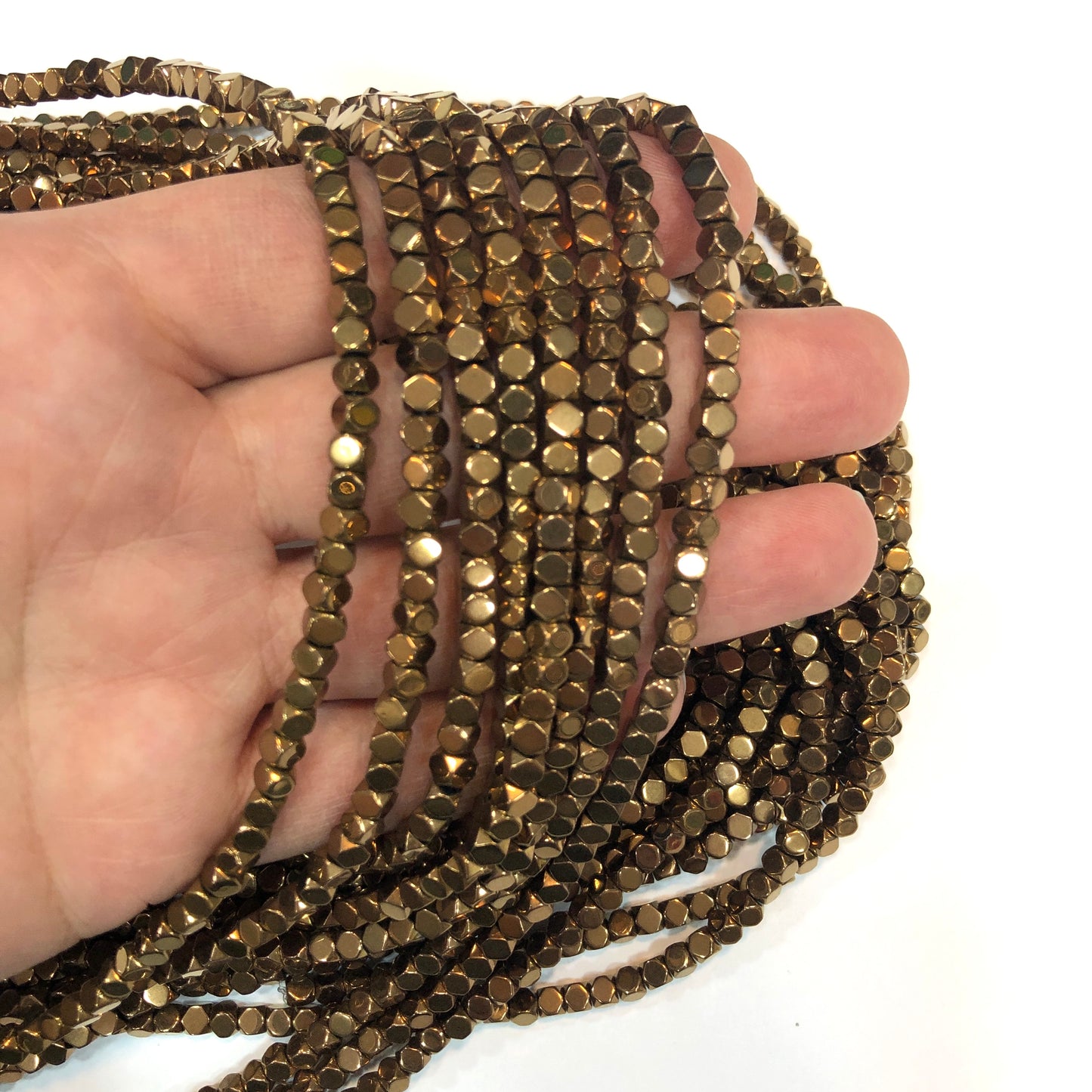 4mm Traşlı Küp Hematit - Bakır