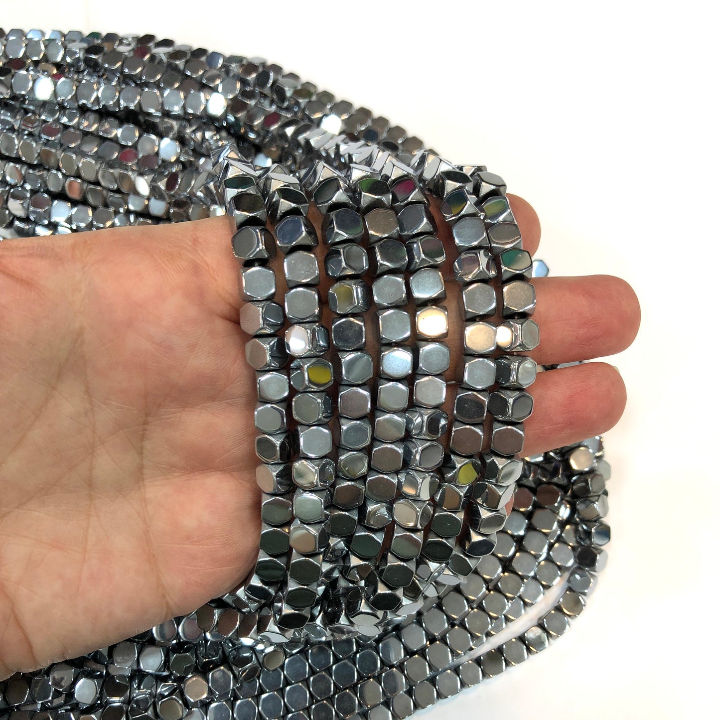 6mm Traşlı Küp Hematit - Gümüş