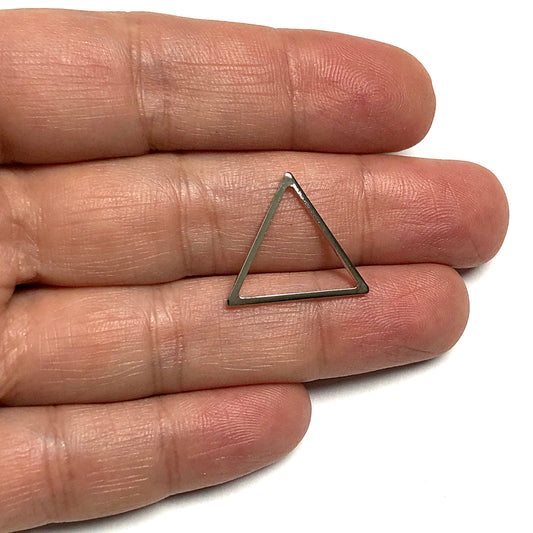 Rodyum Kaplama 21x18mm Üçgen Aparat