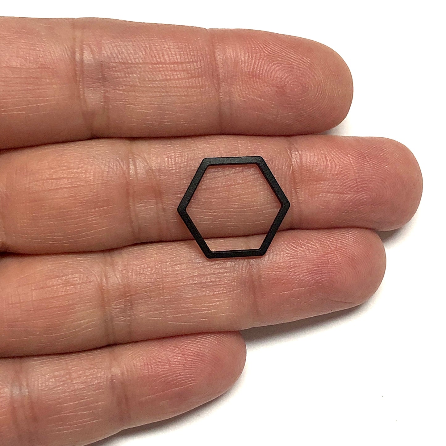 Mat Siyah Kaplama 16x18mm Altıgen Aparat