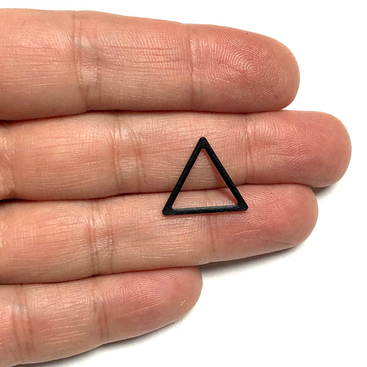 Mat Siyah Kaplama 17x15mm Üçgen aparat