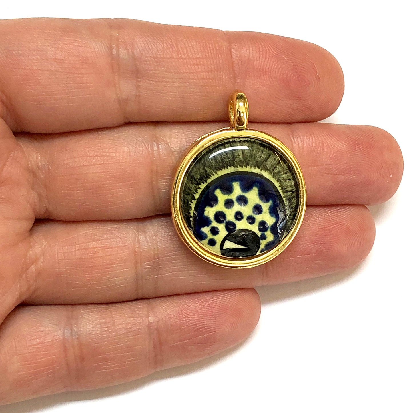 Yuvarlak Altın Kaplama Çerçeveli El Boyaması Seramik Göz Kolye Ucu-126