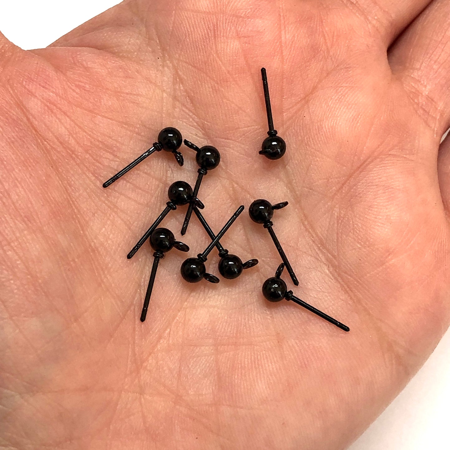 Siyah Kaplama 4mm Top Küpe