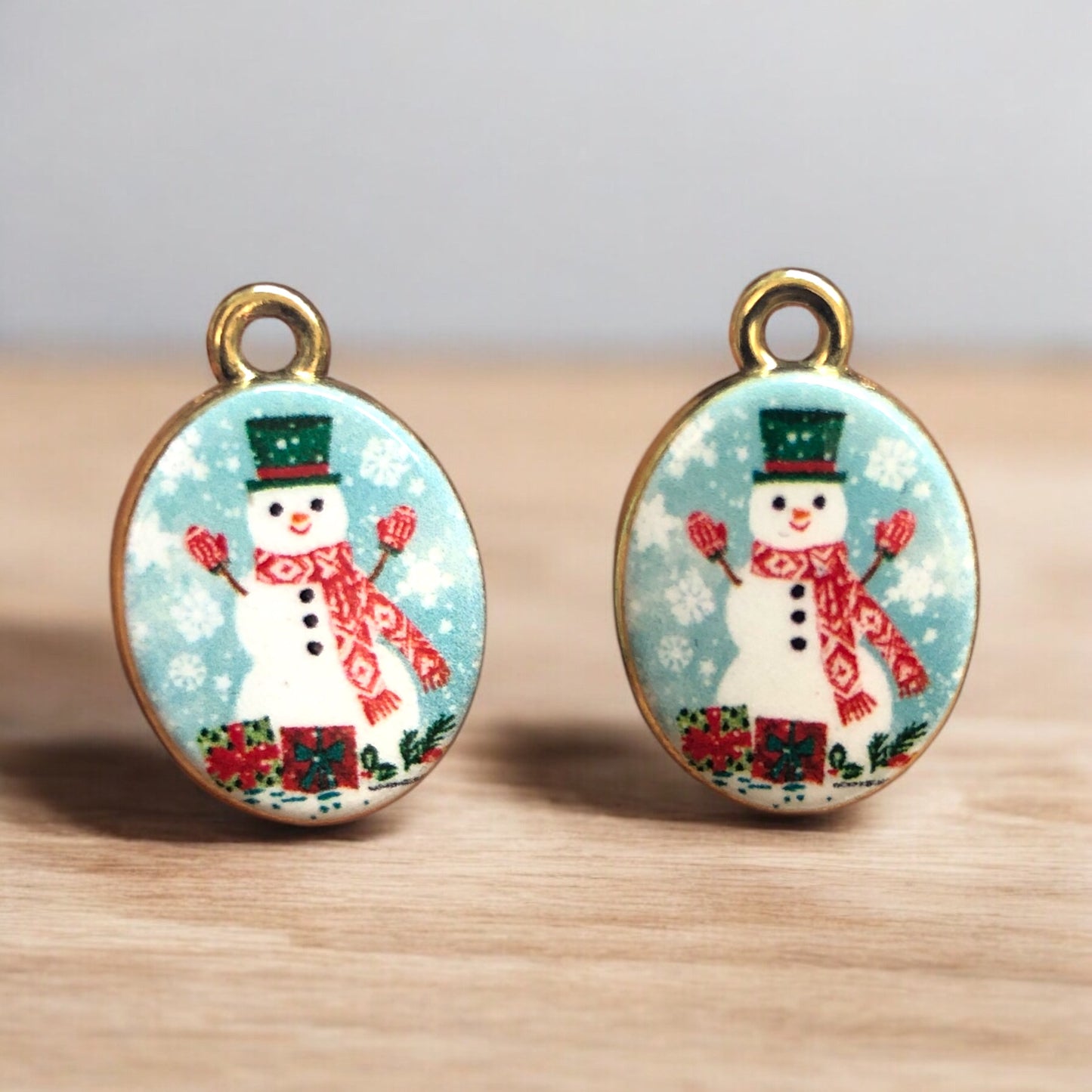 Gold Plated Enamel Strawberry Shaking Attachment - Neon Green
