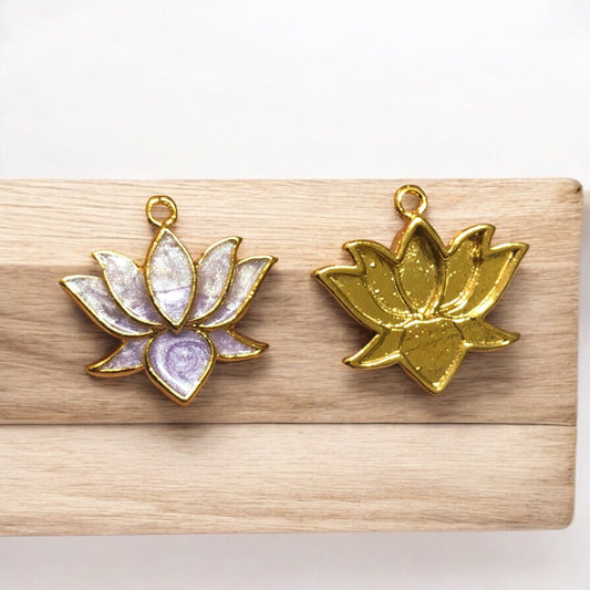 Gold Plated Enamel Strawberry Shaking Attachment - Neon Green