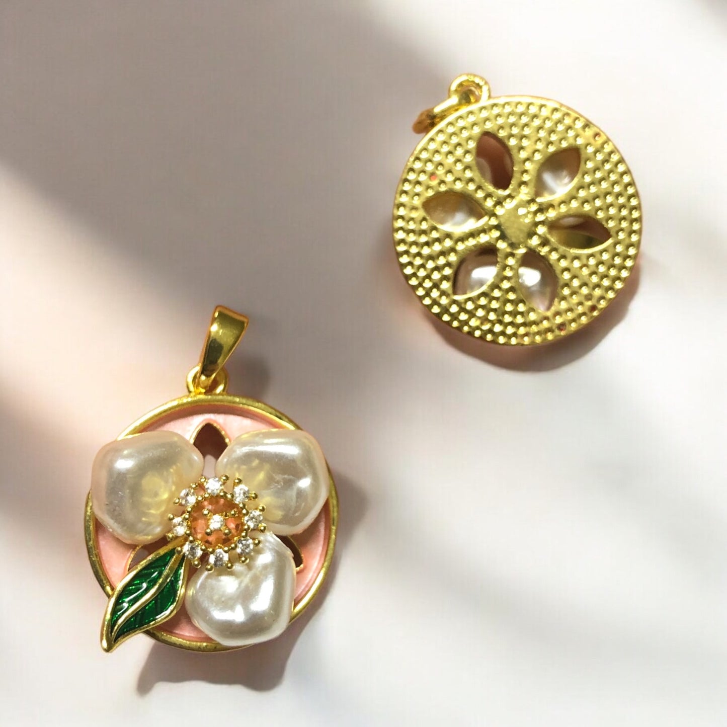 Altın Kaplama Zirkon Taşlı Mineli İncili Papatya Yuvarlak Somon