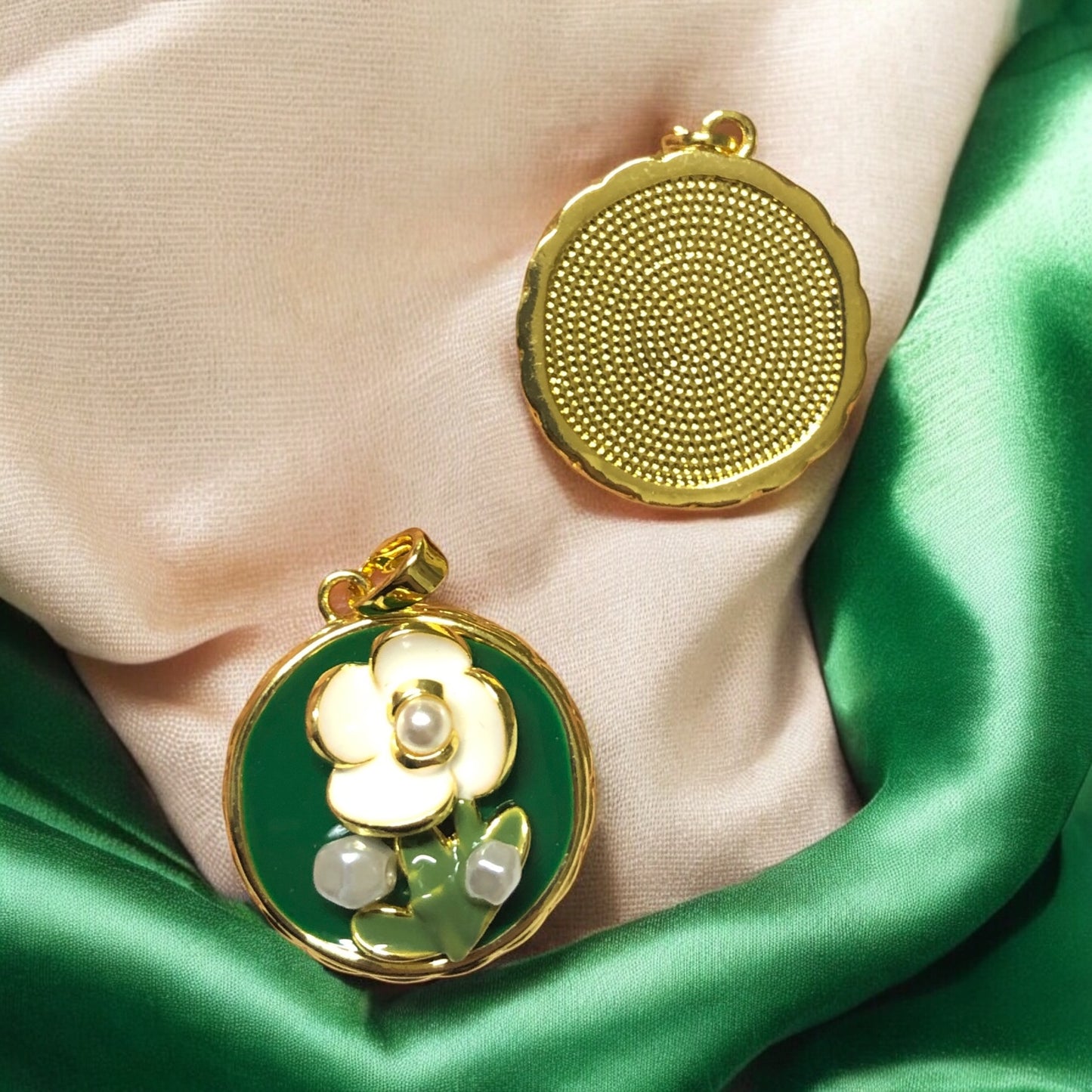 Altın Kaplama Zirkon Taşlı Mineli İncili Papatya Yuvarlak Yeşil