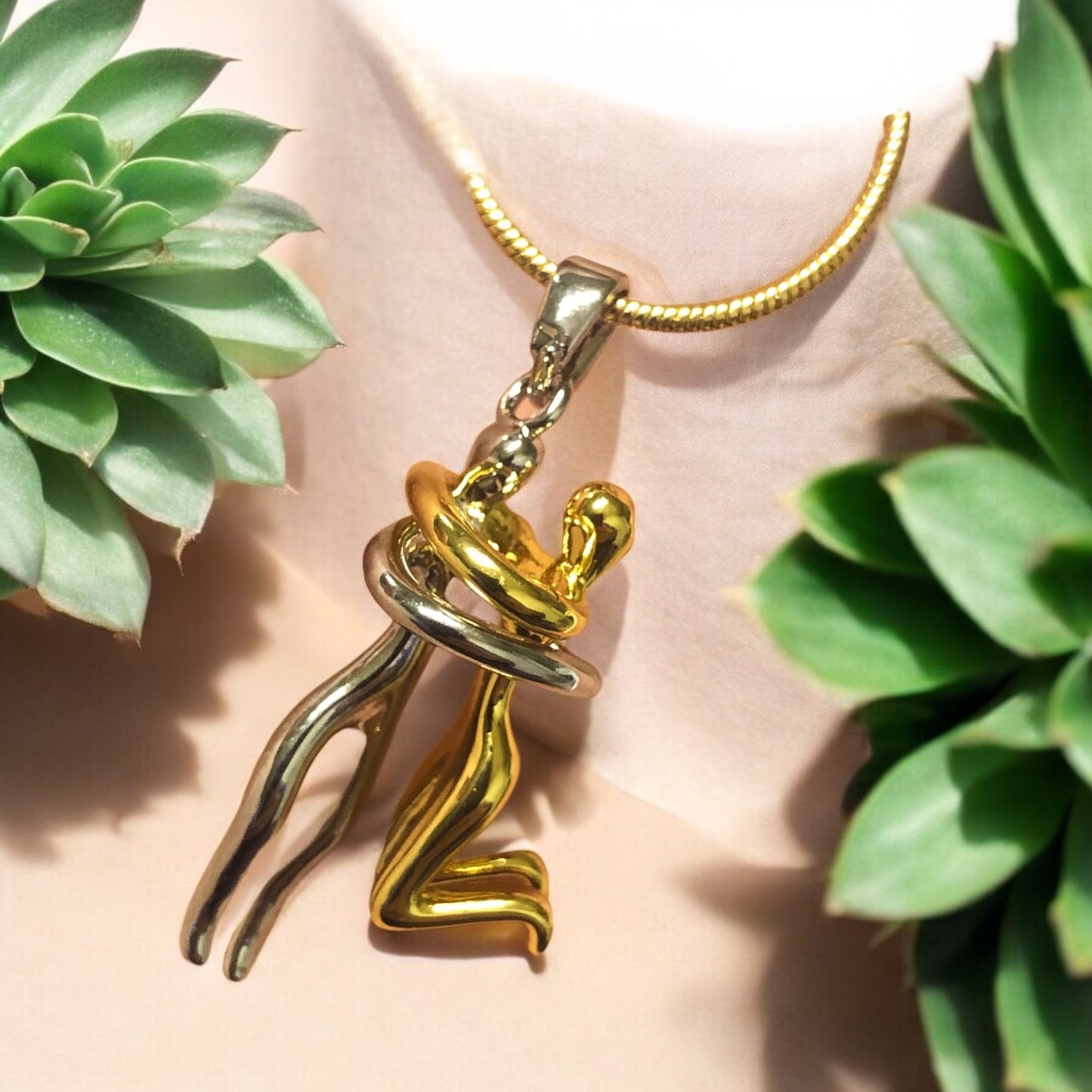 Pirinç Üzeri Kaplama Sarılan Sevgililer Çift Renkli -2