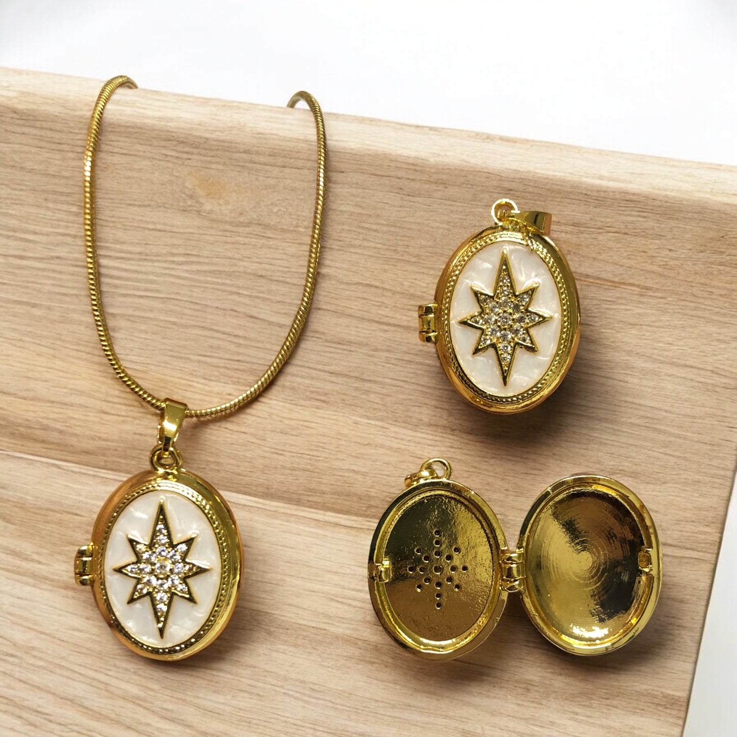 Altın Kaplama Zirkon Taşlı Açılabilir Kolye Ucu - Kutup Yıldızı