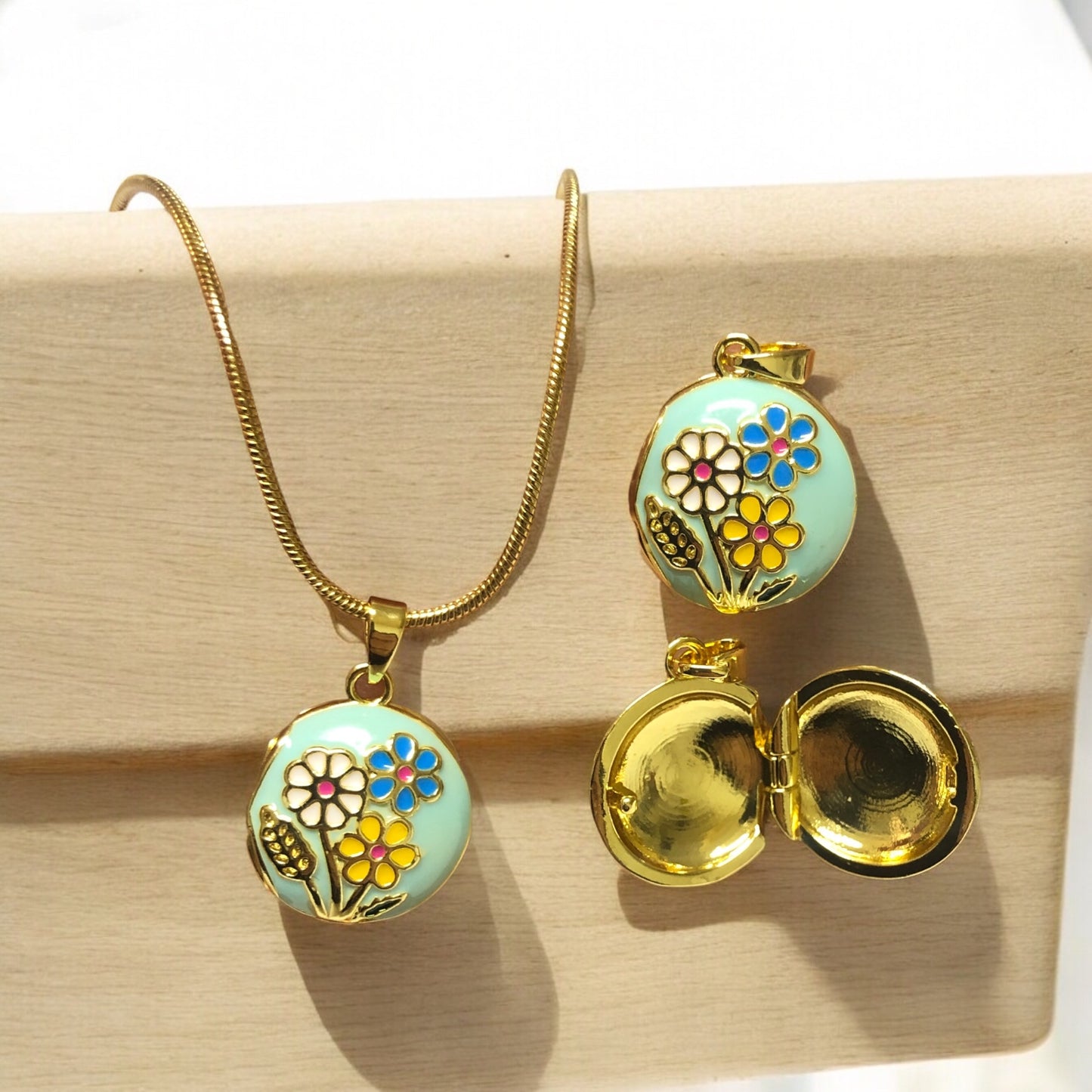 Altın Kaplama Mineli Açılabilir Kolye Ucu Yuvarlak -Mint Papatya