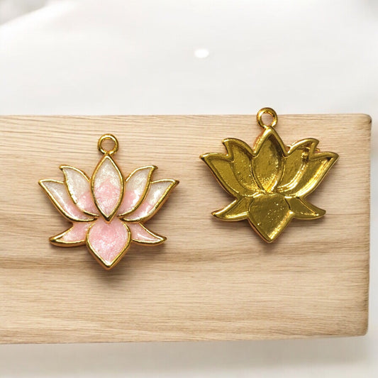 Gold Plated Enamel Strawberry Shaking Attachment - Neon Green