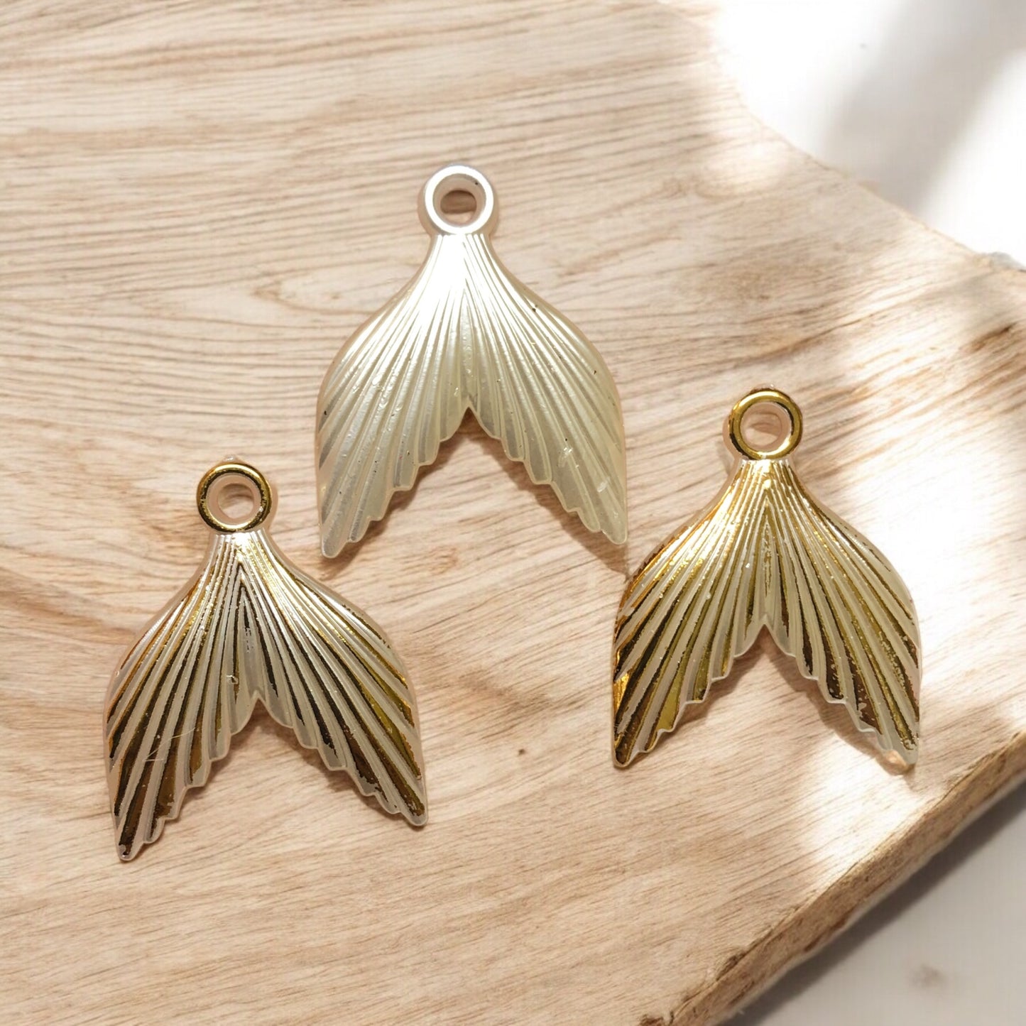 Akrilik Altın Yaldızlı Balina Kuyruğu - 2