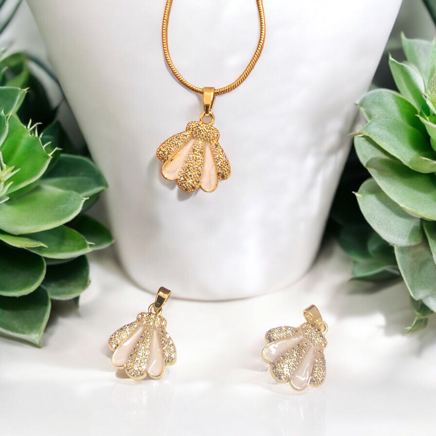 Altın Kaplama Mineli &Zirkon Taşlı istiridye Kolye Ucu