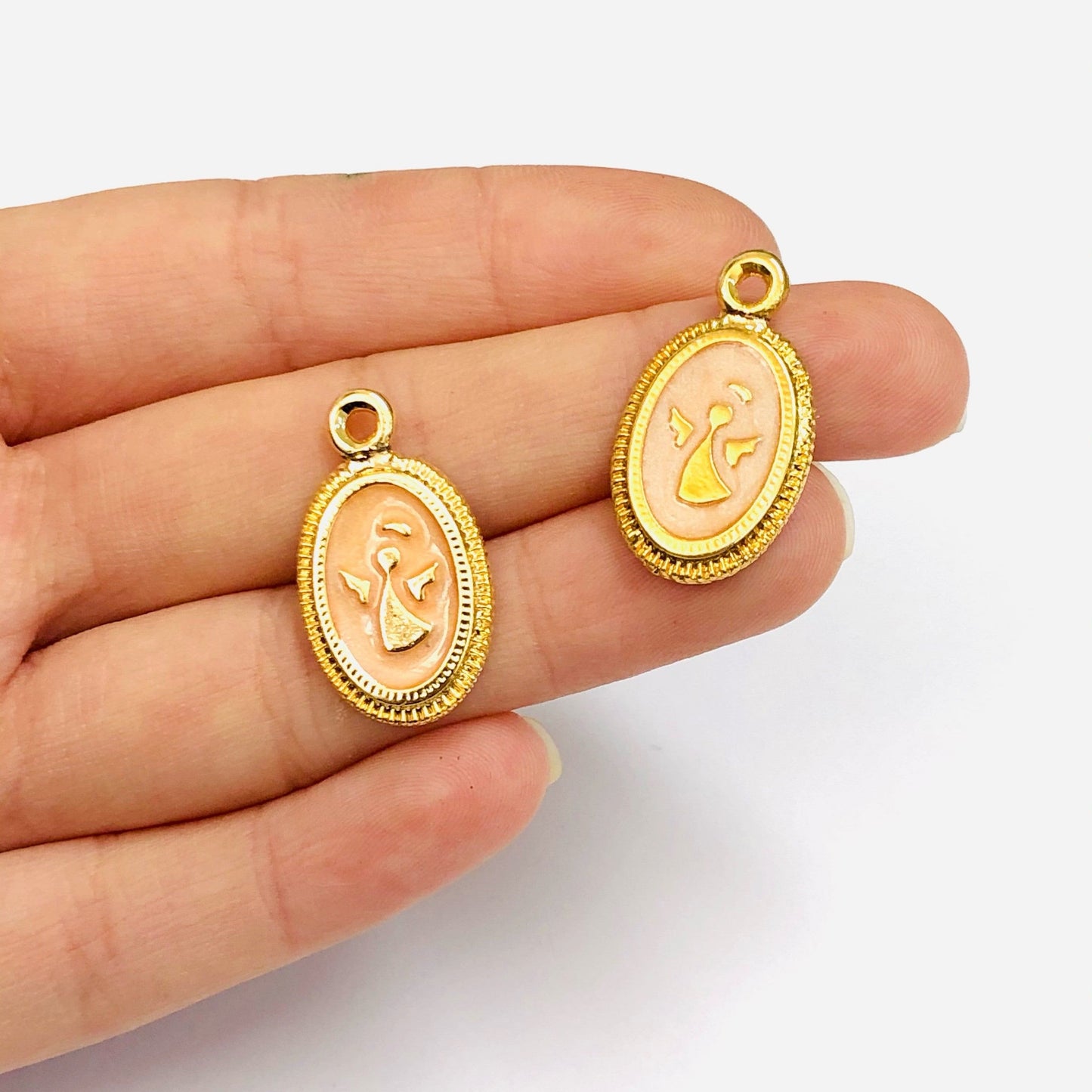 Rose Gold Kaplama Mineli Melek Figürlü Kolye Ucu - Sedefli