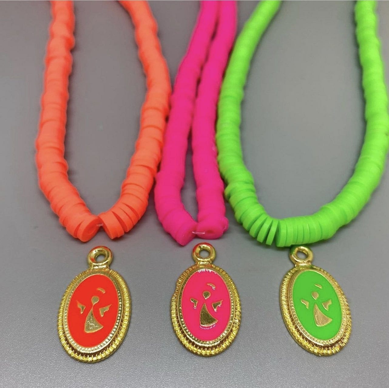 Kaplama Mineli Melek Figürlü Kolye Ucu - Neon Sarı