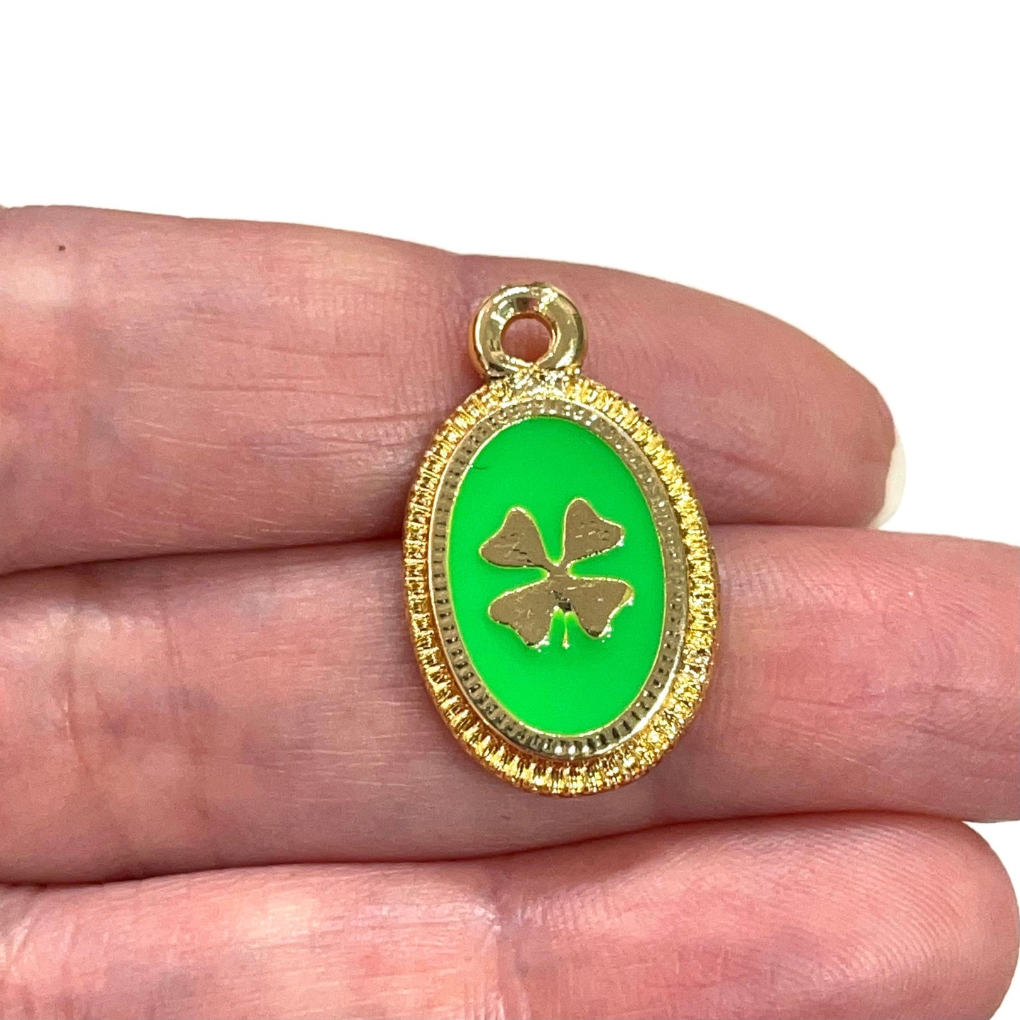 Altın Kaplama Mineli Yonca Figürlü Kolye Ucu - Neon Yeşil