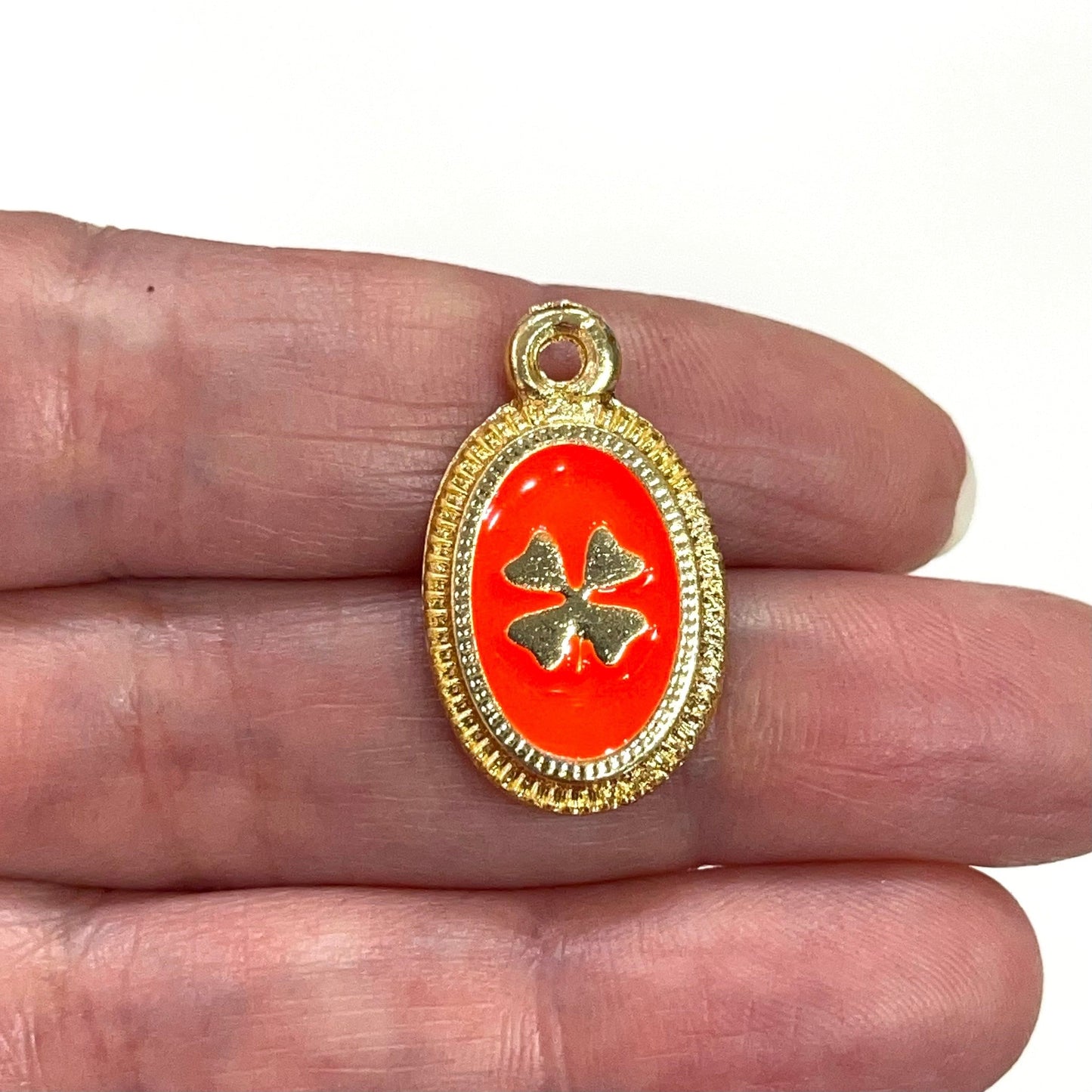 Altın Kaplama Mineli Yonca Figürlü Kolye Ucu - Neon Turuncu