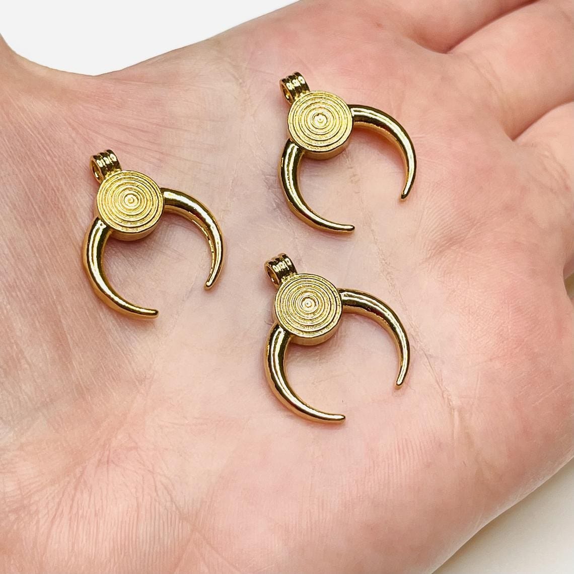 Vergoldeter Halbmond-Anhänger - 1