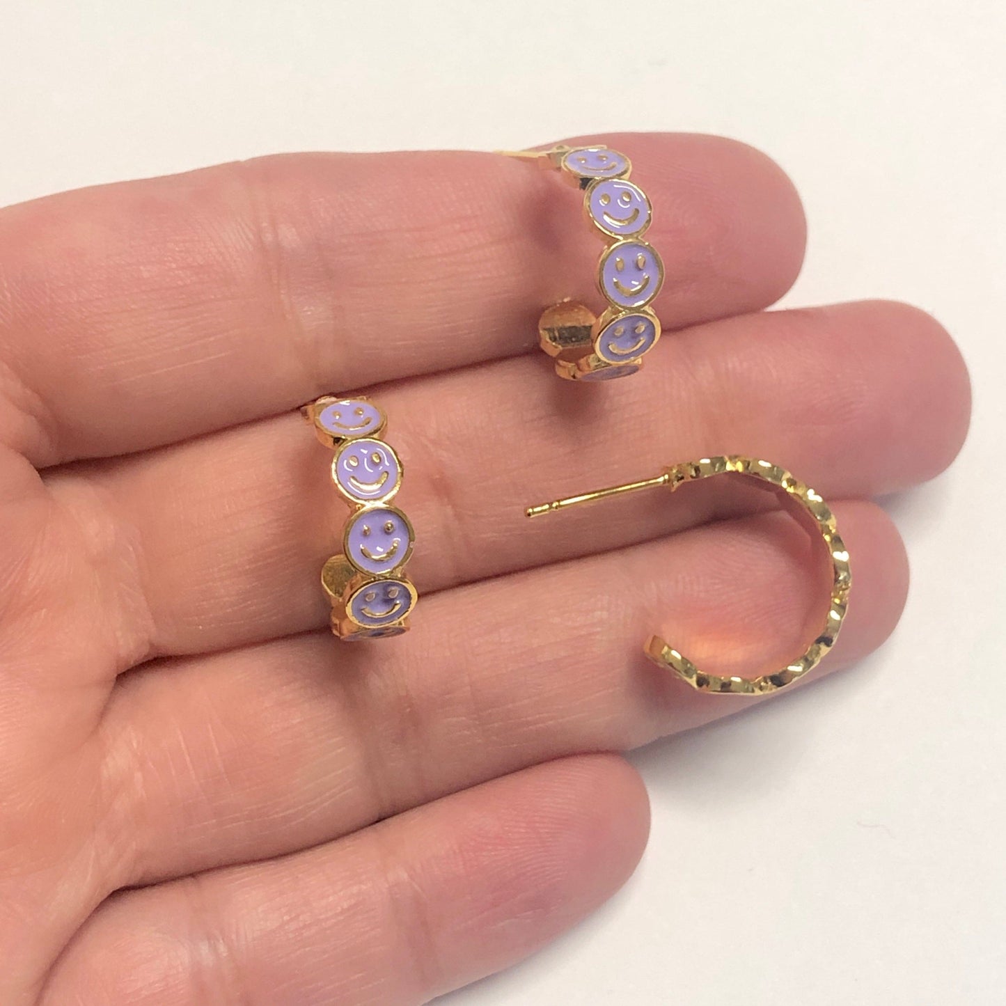 Altın Kaplama Mineli Gülen Yüz Küpe - Lila