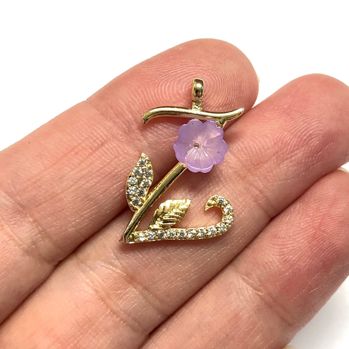 Vergoldeter Zirkon-Stein-Perlen-Blumen-Buchstaben-Anhänger - Lila Perlmutt