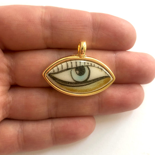 Büyük Altın Kaplama Çerçeveli El Boyaması Seramik Göz Kolye Ucu-093