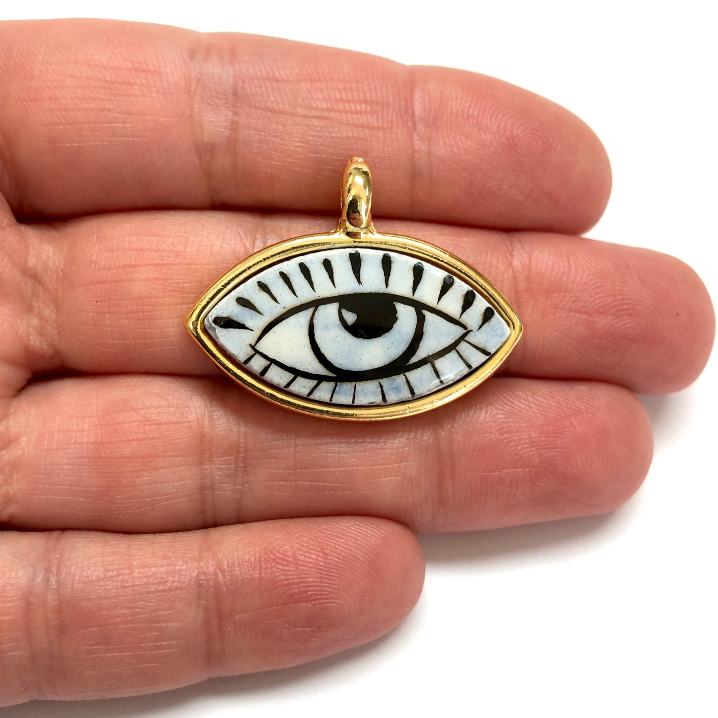 Büyük Altın Kaplama Çerçeveli El Boyaması Seramik Göz Kolye Ucu-098