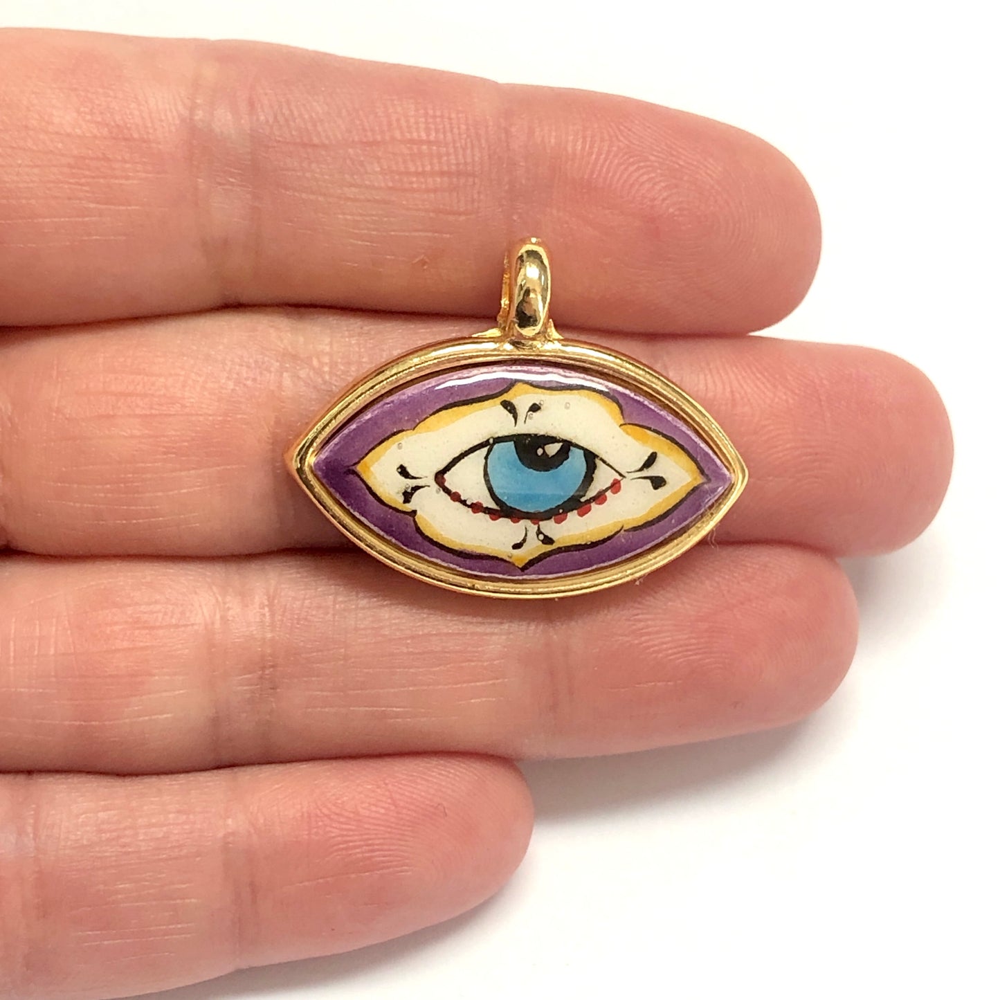 Büyük Altın Kaplama Çerçeveli El Boyaması Seramik Göz Kolye Ucu-107