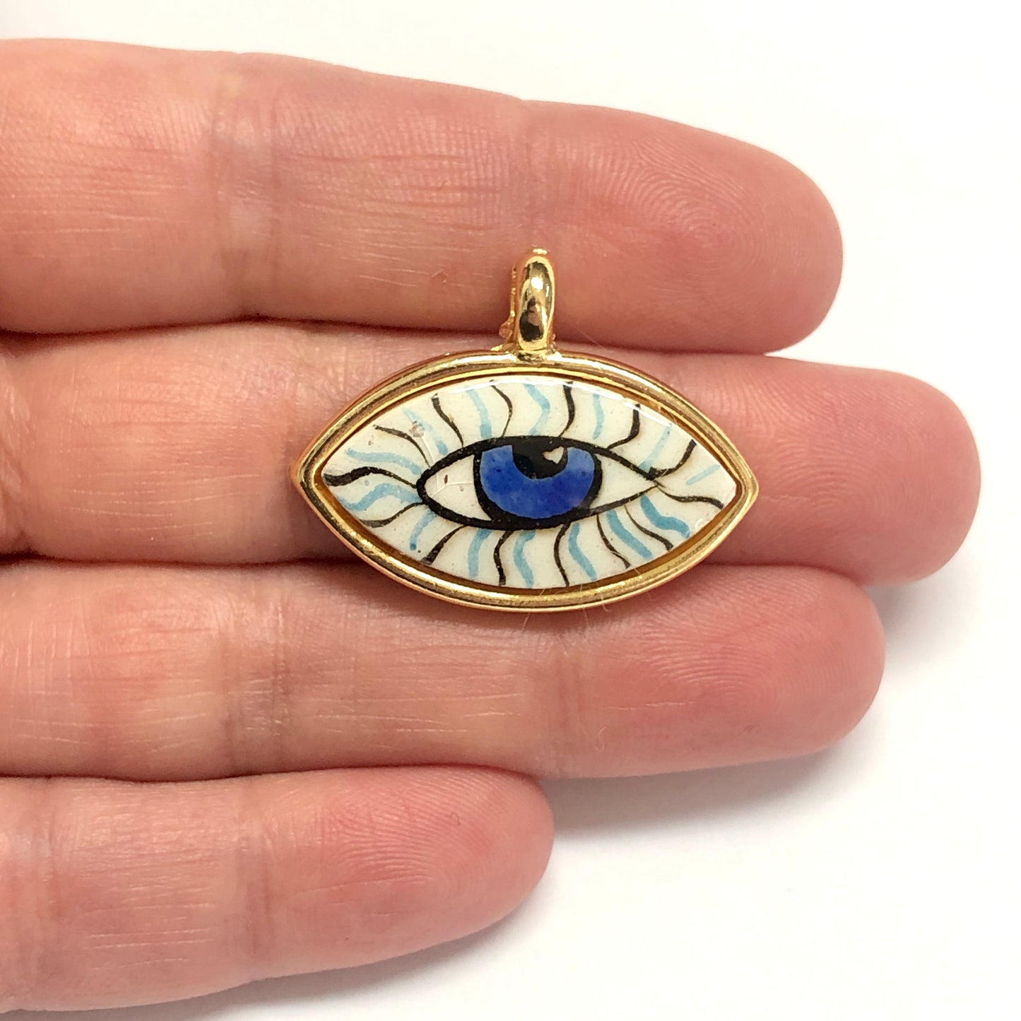 Büyük Altın Kaplama Çerçeveli El Boyaması Seramik Göz Kolye Ucu-108