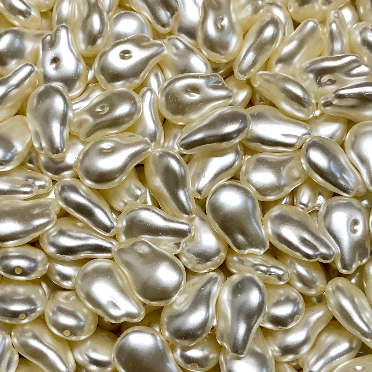 Plastik Şekilsiz Barok İnci - Krem 10,7x16,7mm