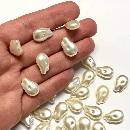 Plastik Şekilsiz Barok İnci - Krem 10,7x16,7mm