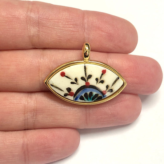 Büyük Altın Kaplama Çerçeveli El Boyaması Seramik Göz Kolye Ucu-117
