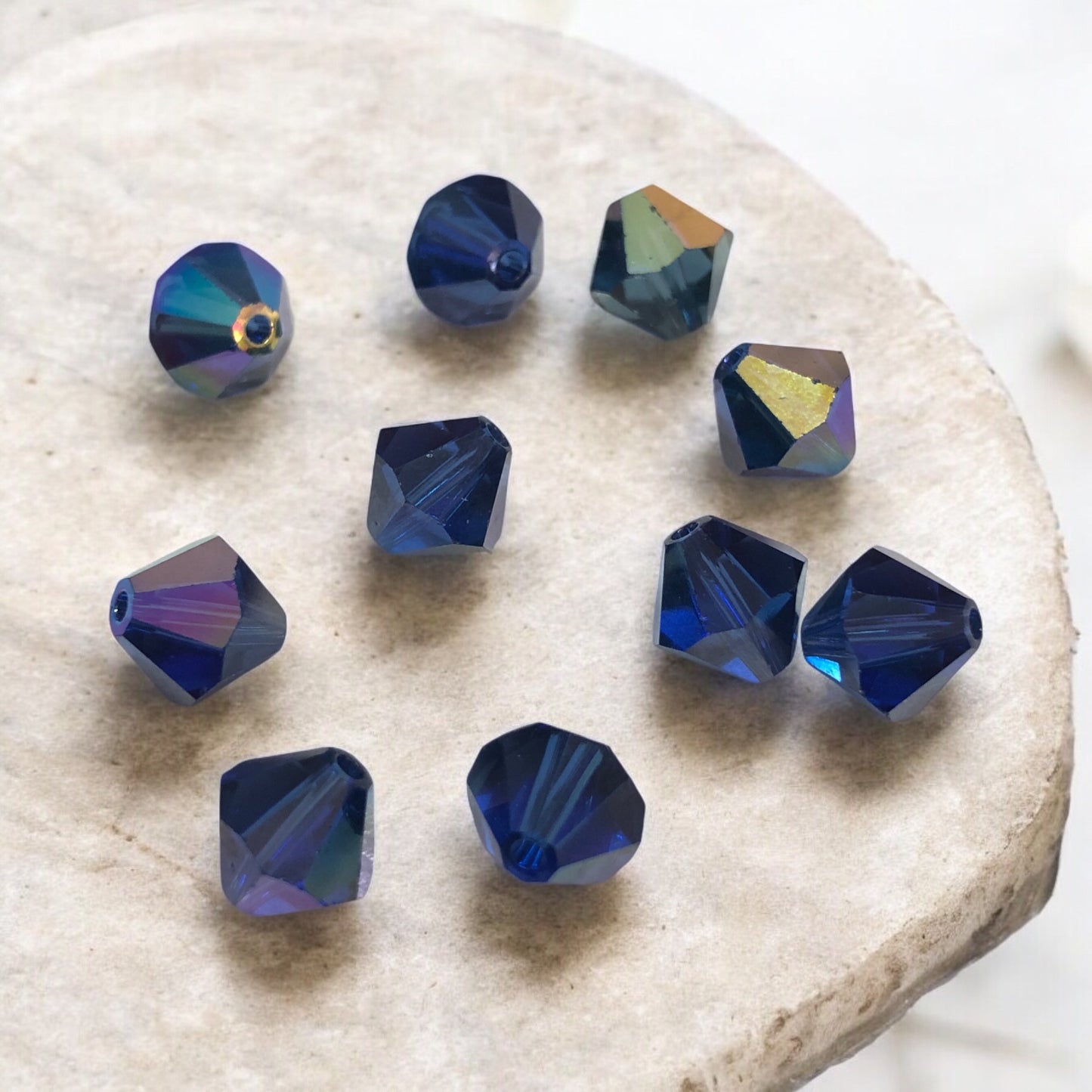 Swarovski 8mm Piramit (Bicone ) Şeffaf Parlak Mavi ( Capri Blue AB) - 001