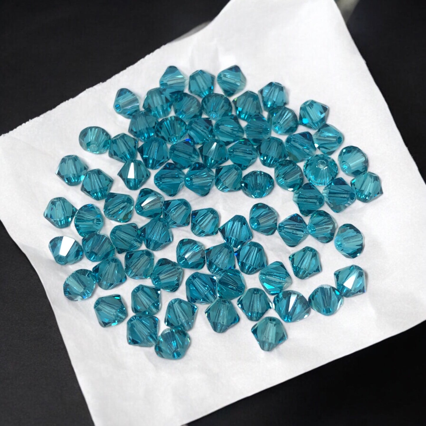 Swarovski 4mm Piramit (Bicone )  Şeffaf Turmaline (Blue İndicolite) - 010